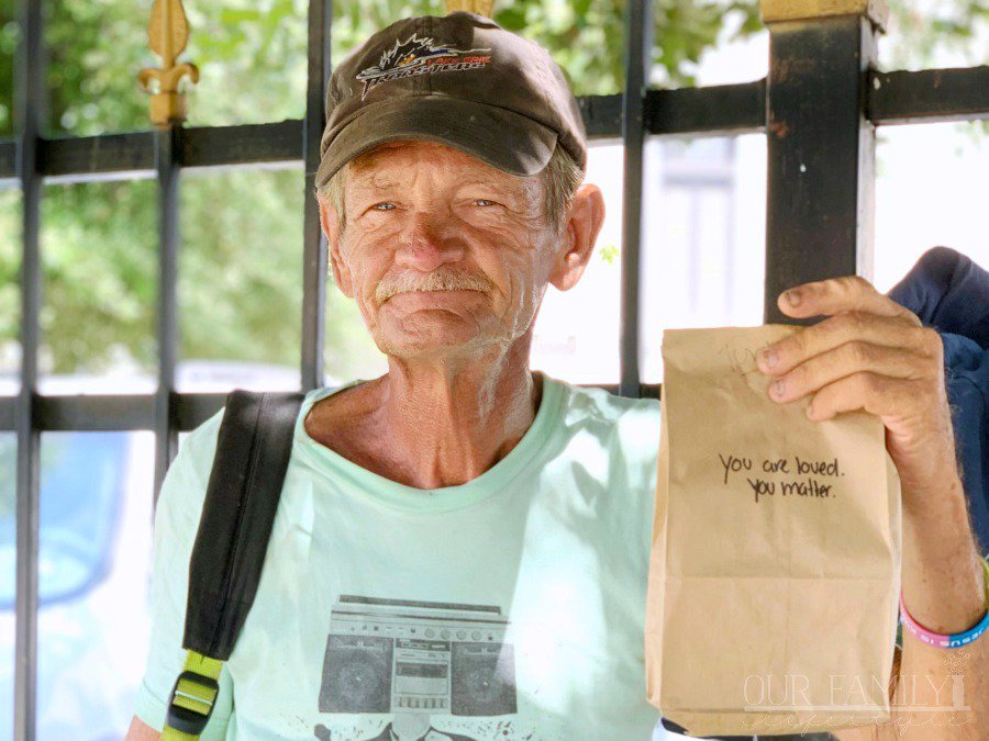 williamegoeml's tweet photo. Giving Back to Seniors One Random Act of Kindness at a Time #ImreadytoCare https://t.co/Hq4kuirR2V by @7onashoestring https://t.co/wMxMR6Q7W7