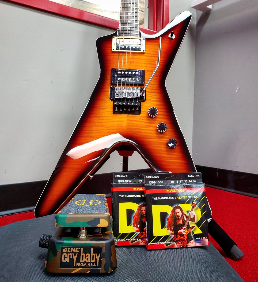 musicstorelive's tweet photo. Happy birthday #Dimebag!
https://t.co/bJq4gX2NjN
https://t.co/i0ic290YAS
•⠀
•⠀
•⠀
#SeeHearExp #MusicStoreLive #MSL #Dean #ML #FarBeyondDriven #DRStrings #CryBabyFromHell #Pantera #ElectricGuitar #ToolsForTone #KnowYourTone #GearTalk https://t.co/Aeom6TP6yS