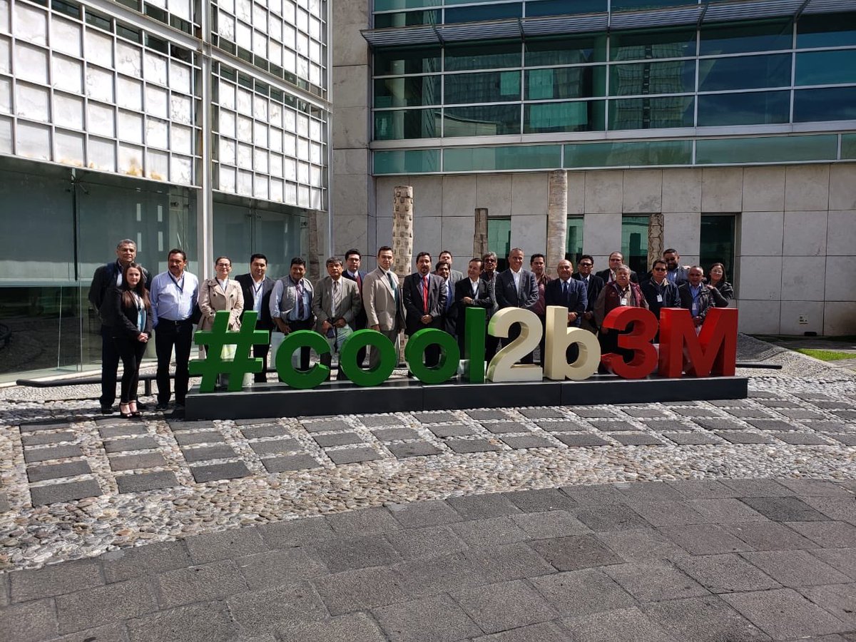 SalvaFdezAyala's tweet photo. Agradezco a @3Mmexico la hospitalidad y oportunidad de conocer la forma correcta de hacer las cosas. Invención , innovación y fabricación de dispositivos que mejoran la seguridad vial 🚧. #MejoresCaminos 👷‍♂️ https://t.co/3PbAm8uZpv
