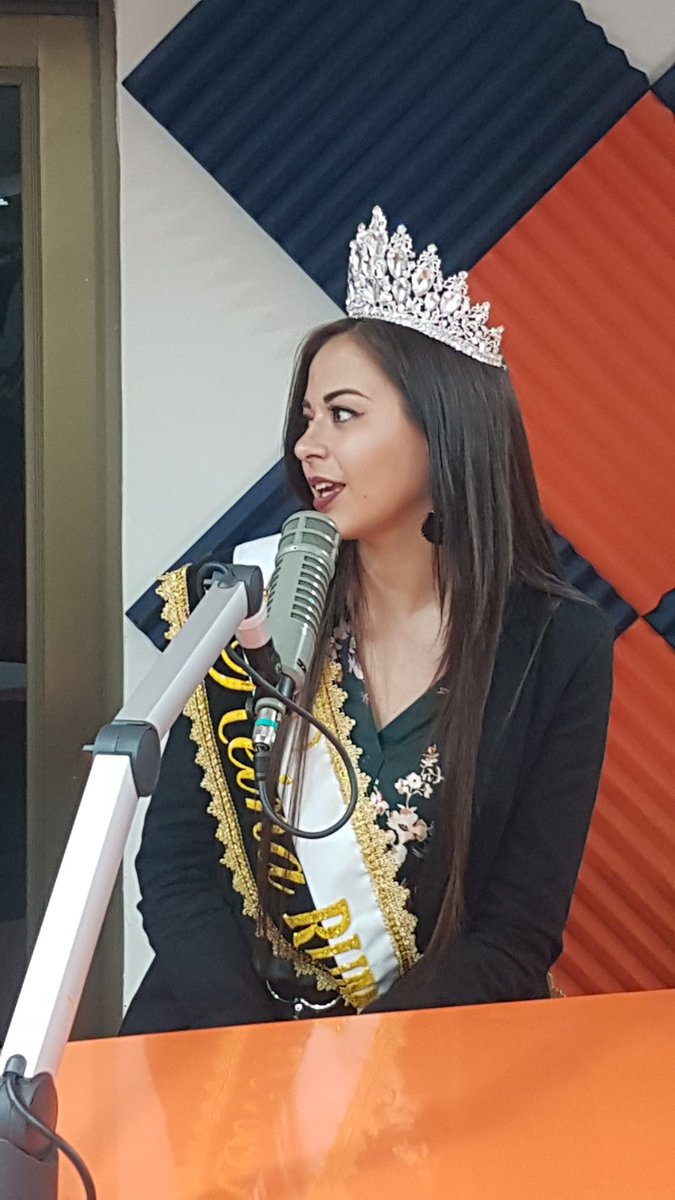 mruminahui's tweet photo. #AgendaDeMedios 📻 | El día de hoy en @aprimerahora_ec el vicealcalde Santiago Morocho y la Reina de Rumiñahui Nathaly Tobar, dialogaron con @fabriciovelav y @alexismoncayo sobre las actividades programadas por las fiestas del Maíz y el Turismo. 
📹https://t.co/RnWpZflTau https://t.co/54eJgJv3Zu