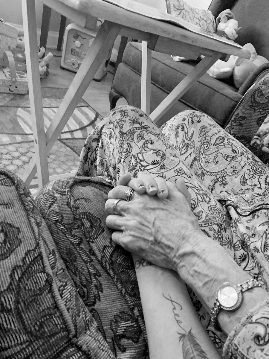 ira_mcmahon's tweet photo. first time meeting my client and she wanted me to sit next to her and hold her hand. So for 4 hours we held hands and I excitedly repeated to her my name over and over. #inhomecare #dementia #notalone #connection https://t.co/uAorLT0jOM