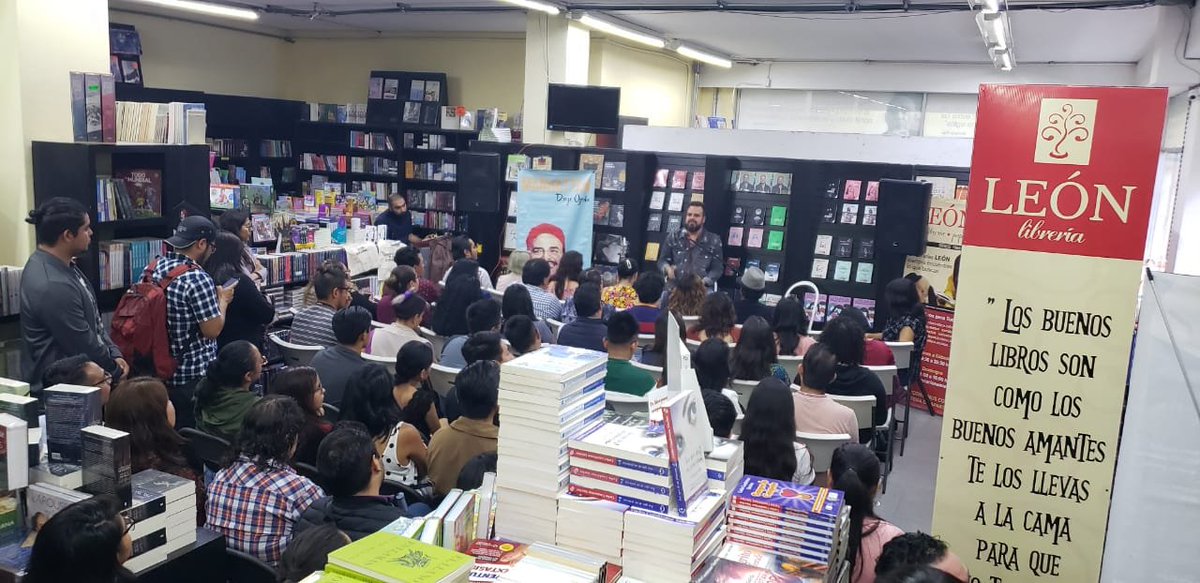 EditHiperlibro's tweet photo. Recital y firma de libros de @diegoojeda85 en @LibreriaLeon 

@MueveTuLengua_ 
@MueveTuLenguaMX 
#libros
#poesia
#diegoojeda
#hiperlibro
#muevetulengua
#puebla https://t.co/y1cActFBkK