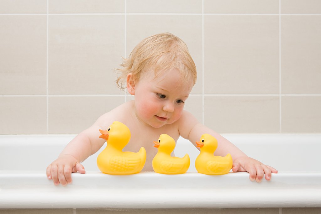 AmazingPairs's tweet photo. Let’s talk about BATH TIME with your host-kids. Bath time is the perfect time to relax and bring the kids down if they have had an energetic day!

#aupair #nanny #aupairlife #nannylife #mums #dads #bath #careprovider #parenting  #kids #live #relax #children #childcare https://t.co/JwBGgMGISR