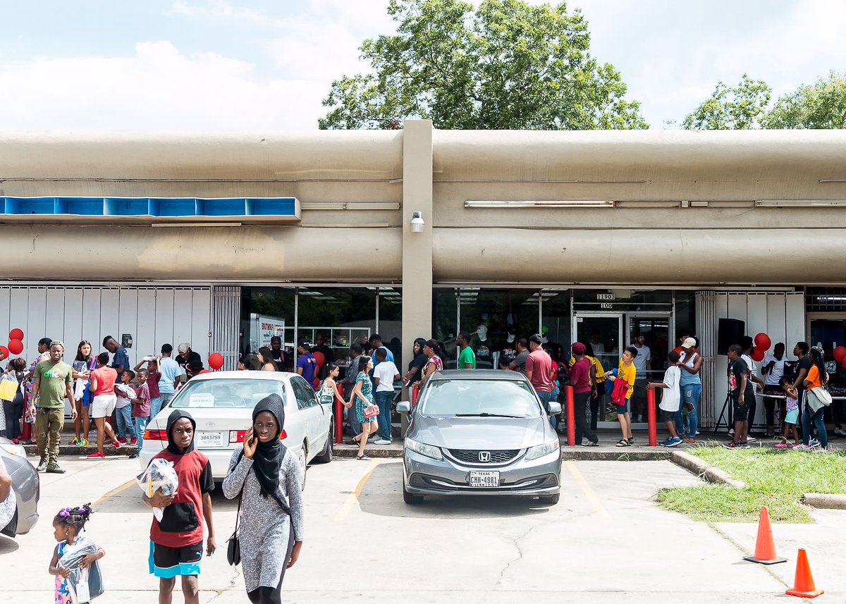 GhostDaPreacher's tweet photo. The beautiful People of Alief โค๏ธ The love was Real! #BackToScoolEvent #AliefStore #CommunityVibes https://t.co/MG4pVS3gQy