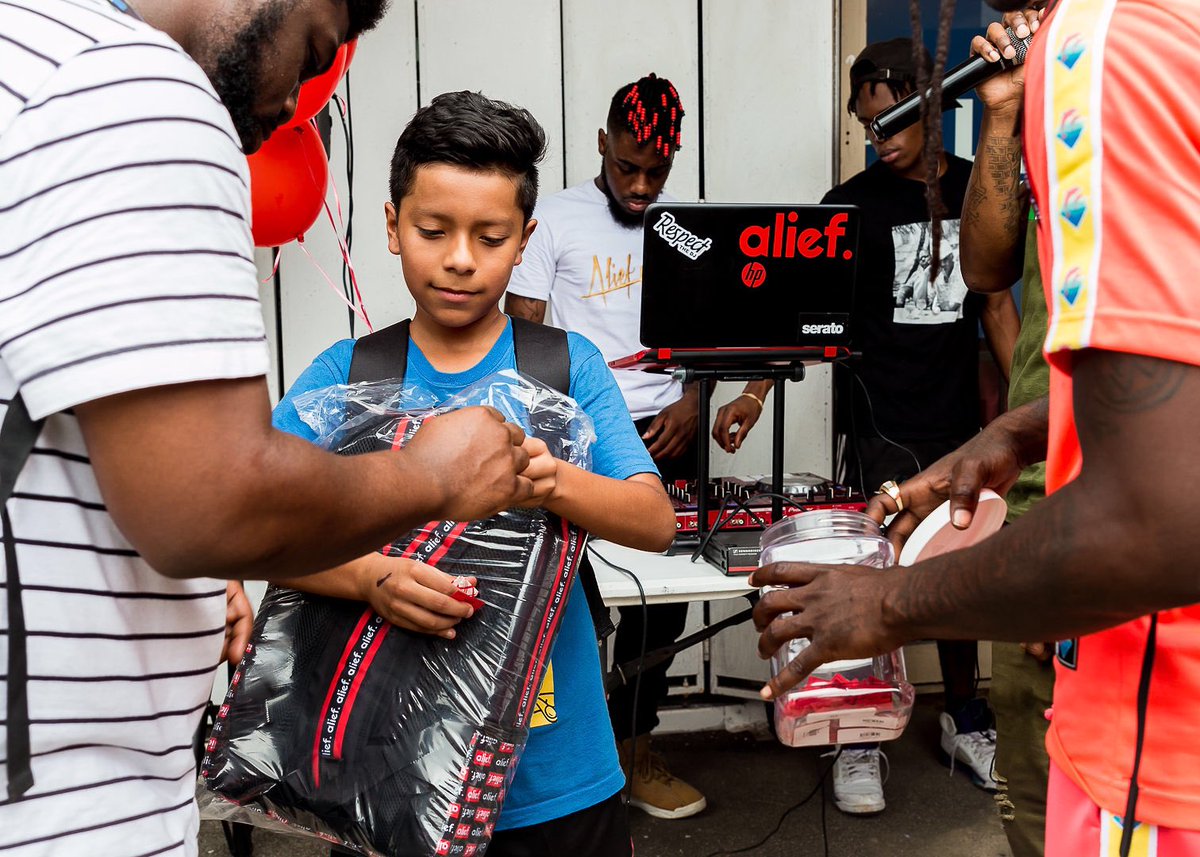 GhostDaPreacher's tweet photo. The beautiful People of Alief โค๏ธ The love was Real! #BackToScoolEvent #AliefStore #CommunityVibes https://t.co/MG4pVS3gQy