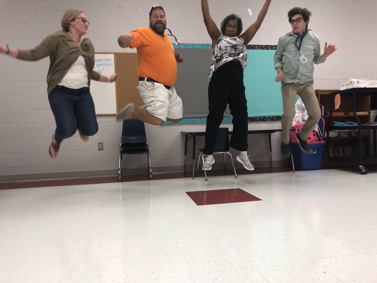 Rodney_Crouse's tweet photo. Fifth Grade Is Ready To Go @FalkenerES #SixWordStory @DiscoveryEd @drozanskyCO @58Ivy_Murphy @shelby_adams92 https://t.co/qkHOmsjMpH