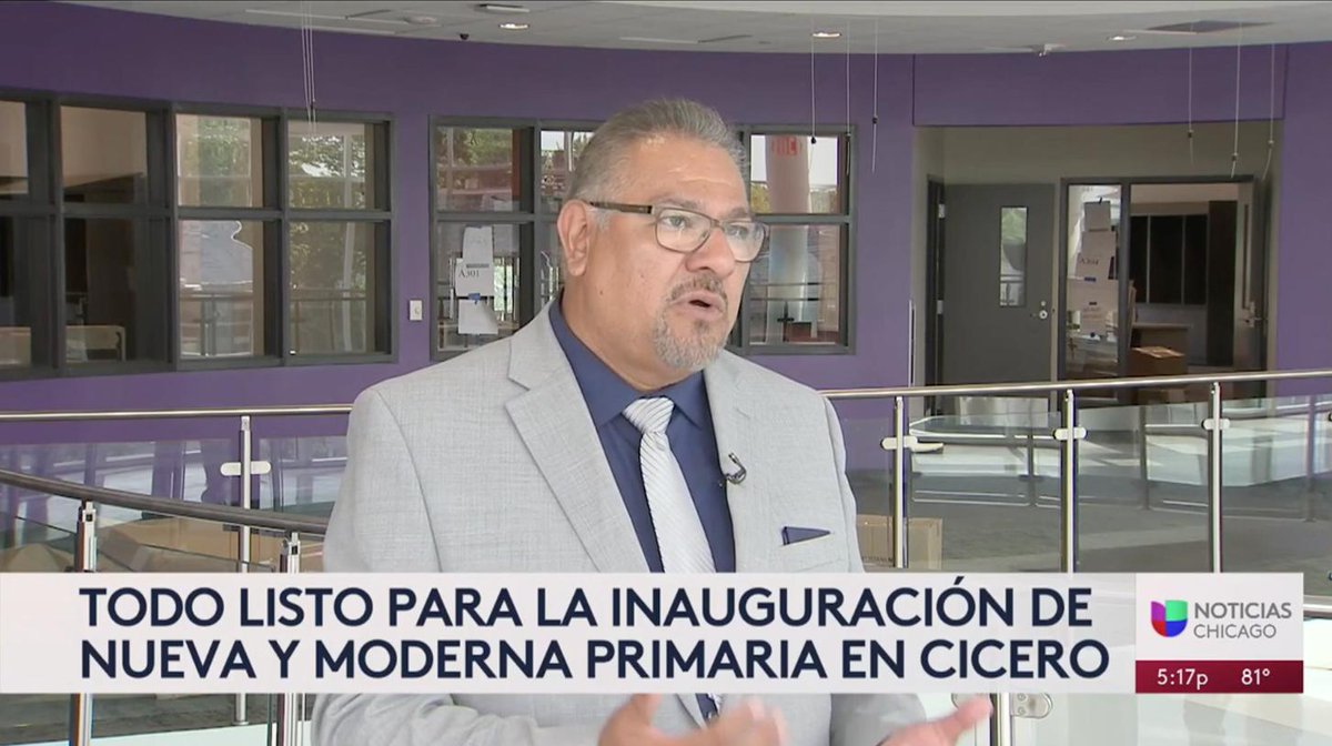 D99Cicero's tweet photo. ¡Gracias, @unichicago! 📹🎙️📺
Watch Univision's story on Sherlock from yesterday's newscast here: https://t.co/SfTrrKGdQV
#ignite99 #ilumina99 #ignitED99 #weareSherlock #somosSherlock https://t.co/AuY5ZMpcok