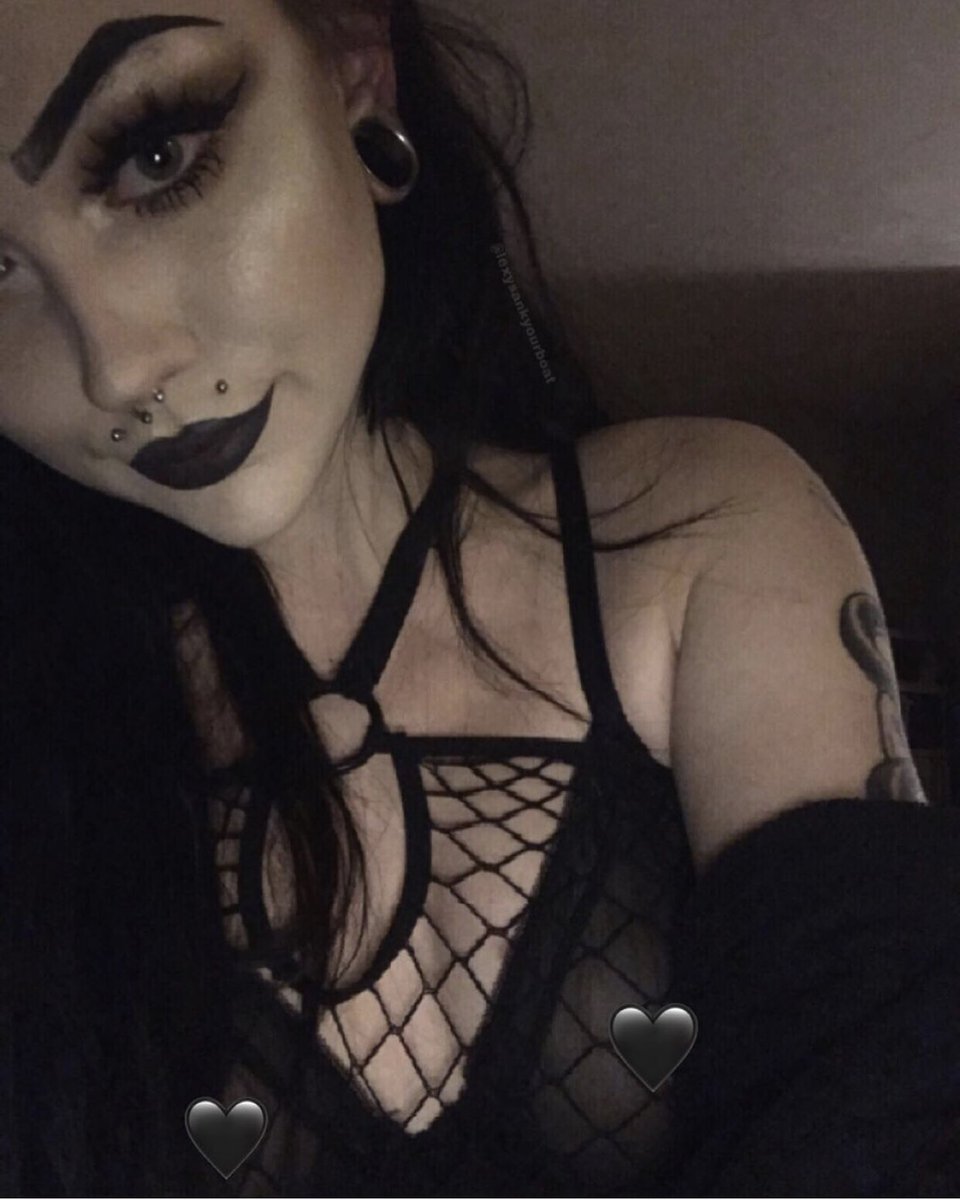 LexySkyes's tweet photo. Someone tell me how to even use Twitter ? https://t.co/2rav4G4I5U