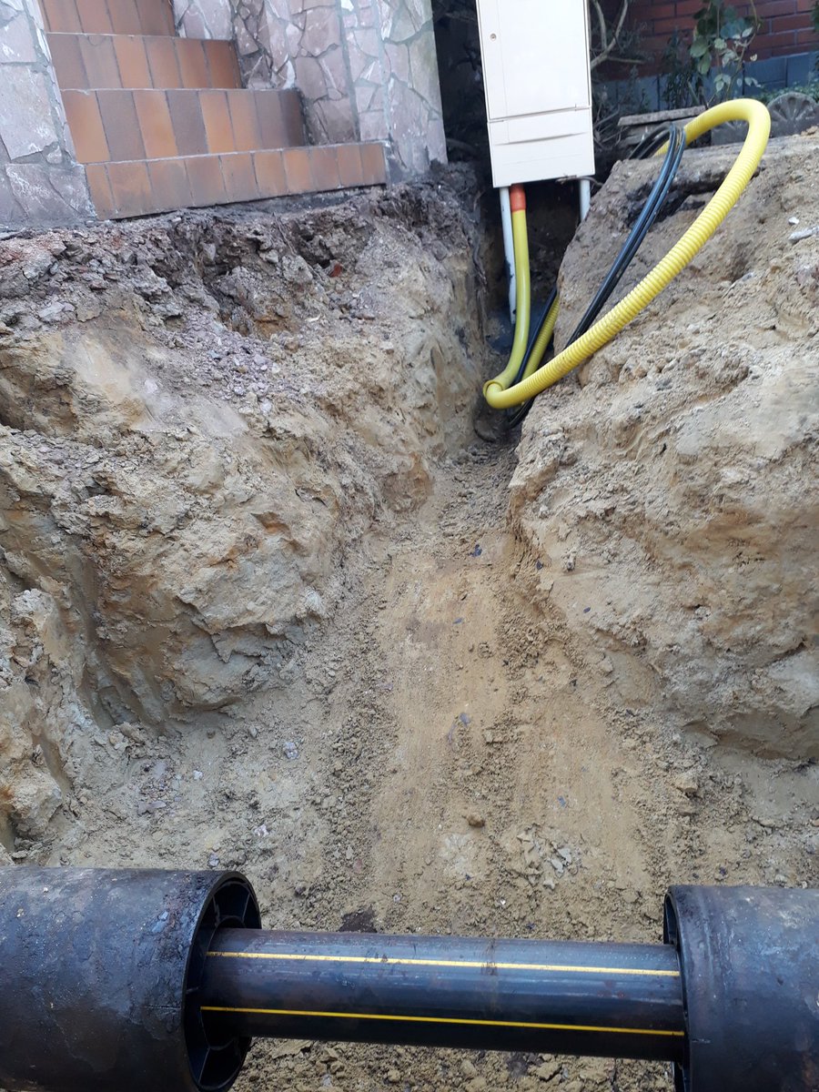 Dez94087518's tweet photo. #GRDF #GRDFNO #CAPOUEST #AIBETHUNE
Branchement neuf réalisé sur PE 110 tubé dans un acier 225 avec l'utilisation du coupe tube longitudinal.
#POLYVALENCE #EOAI 👷♂️
Une mixité totale pour un maximum de satisfaction clients 👌👍 https://t.co/IDFAtNufeH