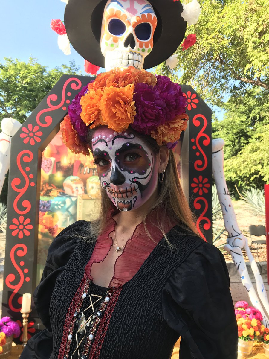 Este 14a edición del #FestivalVidaYMuerte de Xcaret contará 33 grupos artísticos, 67 exhibiciones, 391 voluntarios y la presencia de 38 municipios. 
💀🕯🌸