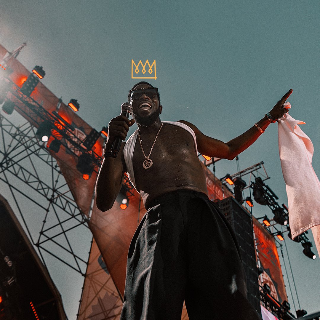 afronation's tweet image. The Koko master is back! 🔥

Catch the legend @iamdbanj and @Compozers live at @O2academybrix this Sunday for a discounted price for #AfroNation followers only 👑 bit.ly/KOKOconcert

 #KOKOCONCERT