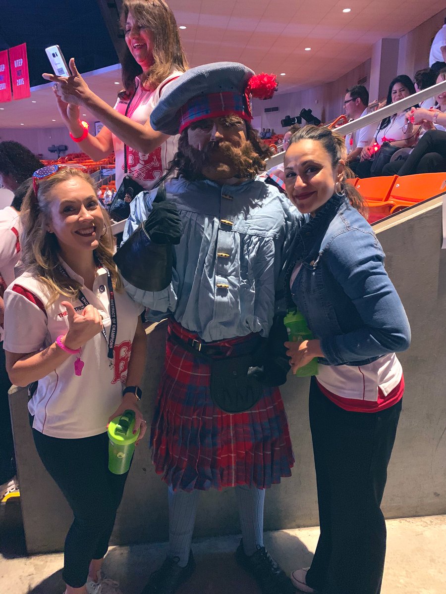 genevieve_nava's tweet photo. Happy #YISDconvocation! Another year representing the best district in Texas! #THEDISTRICT #OneRed #highlander #lomaterrace https://t.co/mi9jehCP08