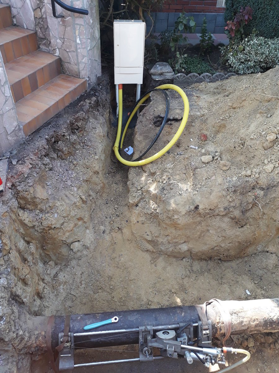 Dez94087518's tweet photo. #GRDF #GRDFNO #CAPOUEST #AIBETHUNE
Branchement neuf réalisé sur PE 110 tubé dans un acier 225 avec l'utilisation du coupe tube longitudinal.
#POLYVALENCE #EOAI 👷♂️
Une mixité totale pour un maximum de satisfaction clients 👌👍 https://t.co/IDFAtNufeH
