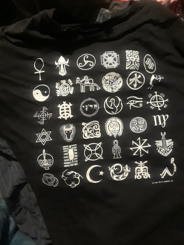 lonewolf2005's tweet photo. Who ever can tell me what all these symbol mean will have me as a slave for a day do to me as you will lol https://t.co/h5PlPNrgwM