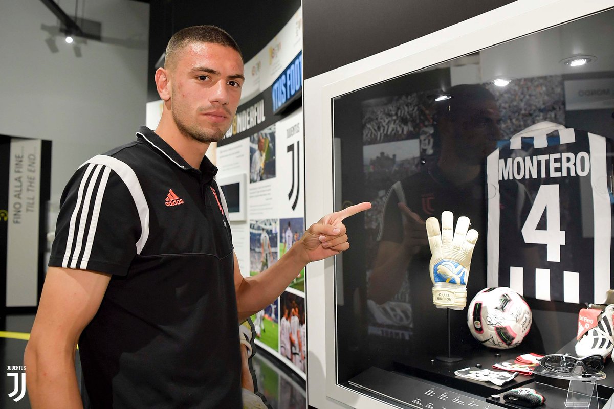 juventusfcid's tweet photo. 💪 DEMIROCK 💪
Demiral jalani tur stadion dan museum.
➡️https://t.co/bzd1RfGBhS
#WelcomeMerih https://t.co/pAN4RjNetp