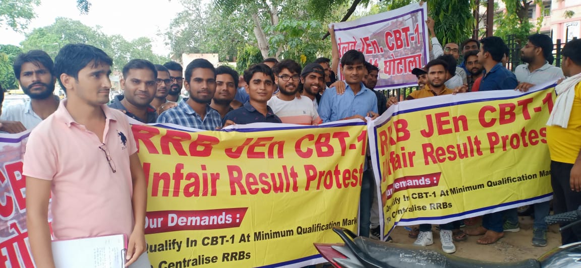 soumya475's tweet photo. #rrbjeunfairesult #rrbjeunfairesult 
#rrbjeunfairesult #rrbjeunfairesult 
#rrbjetechunfairresult
#RRB_JE_UNFAIR_RESULT #RRBJE 
#rrbjeprotest @ndtv @Zee24Ghanta @ZeeNews @ABPNews @abpanandatv @aajtak @indiatvnews @IndiaToday @TimesNow @republic
 #Delhi #Patna #Kolkata #Jaipur https://t.co/r14IjsNnve