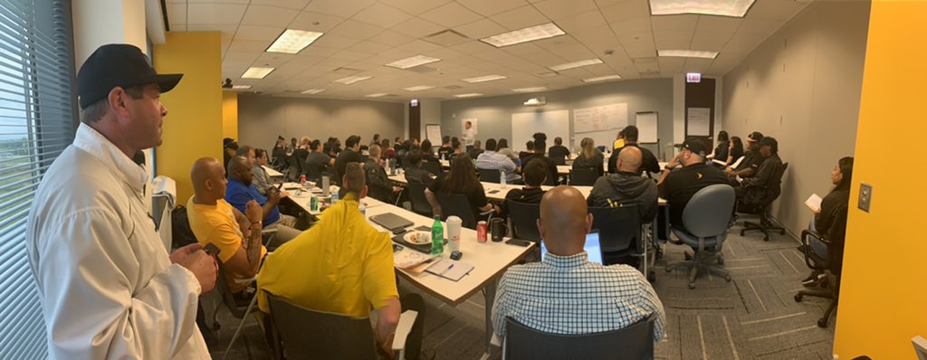AngelGomez143's tweet photo. Windy City Champs in the house with @Mikeleiro leading the CASH workshop! What’s better than talking sales &amp; money! #letsgo #AudaciousAugust https://t.co/7tdNxSYcBI