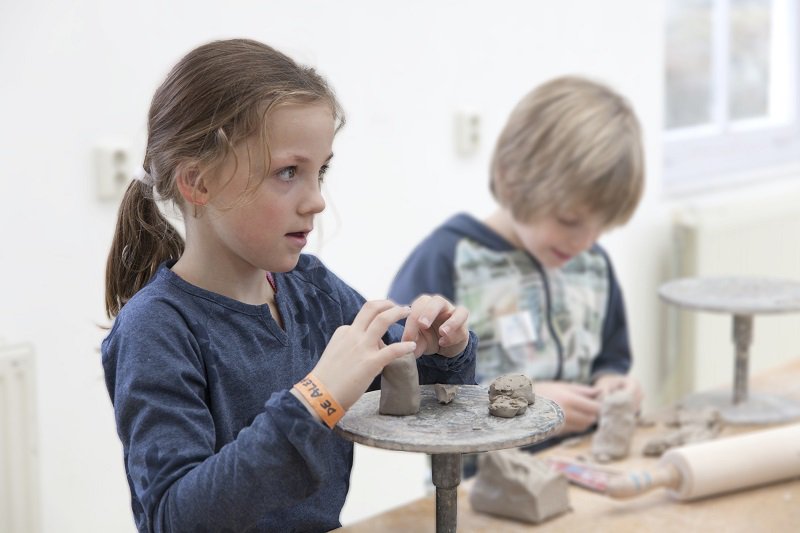 Zaterdag 7 september vindt in de Voorste Venne de opening van het seizoen van Het Pieck plaats met expositie ‘Bauhaus &amp; Keramiek' en lezing door Elisabeth Eyl. halloheusden.nl/2019/08/het-pi… <a href="/gemheusden/">gemeente Heusden</a> @hetPieck