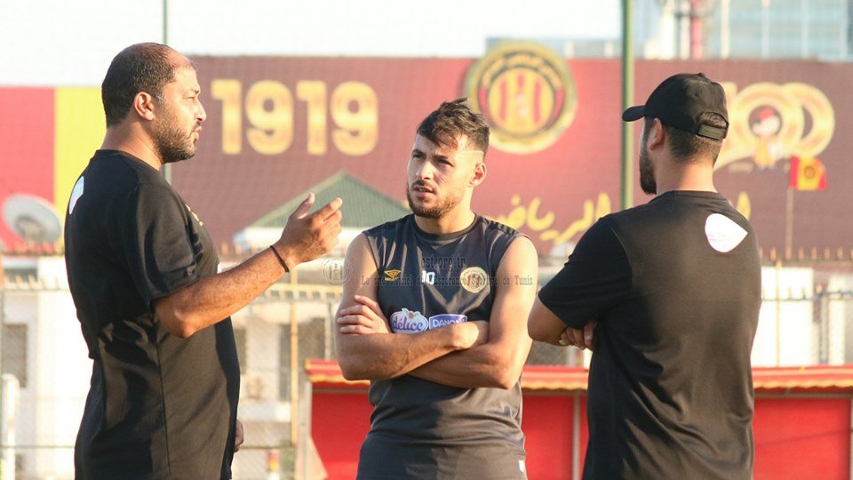 Il est là 💐✨ <a href="/YBelaili/">Youcef Belaïli</a> a enfin repris les entraînements.

Qu'a-t-il pu échanger avec ses coaches d'après vous ??