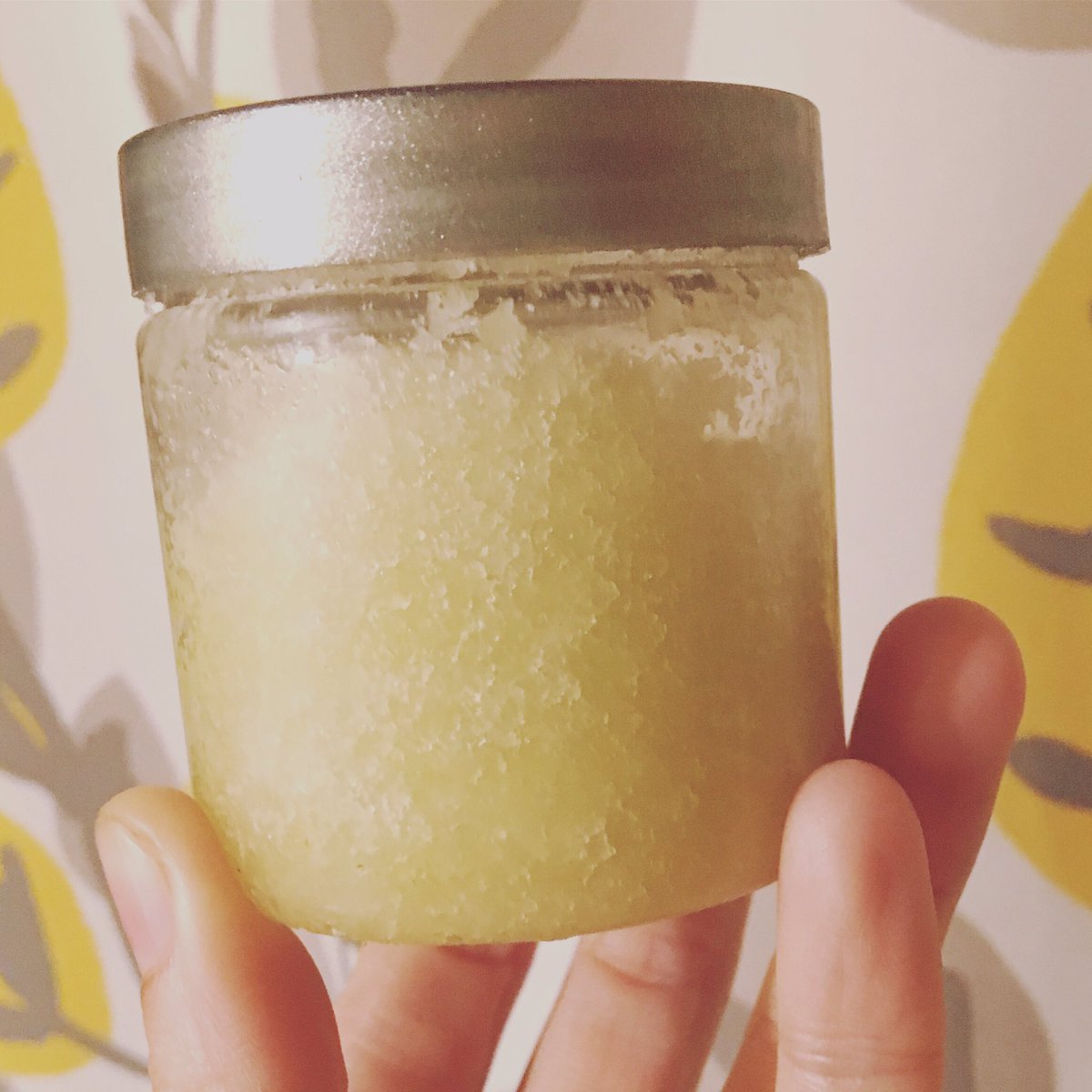 NyssaHanger's tweet photo. Today I am grateful I made a new batch of #saltscrub. This time I used the rest of my #chamomile-infused olive oil with #lime and #spearmint #essentialoils. 
#thelittlethings #101gratitude #day2 #homeskincare #saltscrub #infusion #diy #diyaromatherapy #diyskincare https://t.co/obnMrJ9eBl