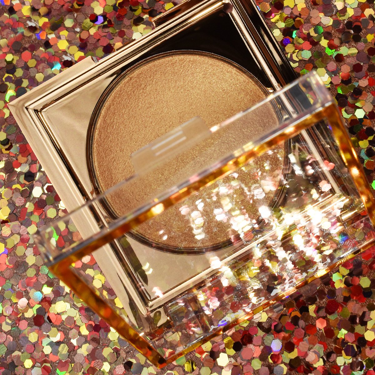 HardCandyLife's tweet image. Another SNEAK PEEK. Keep a look out for New Jelly-Dome Bouncy Highlighter! 
•
•
•
#fallpreview #highlighter #rosegold #fallmakeup #justglow