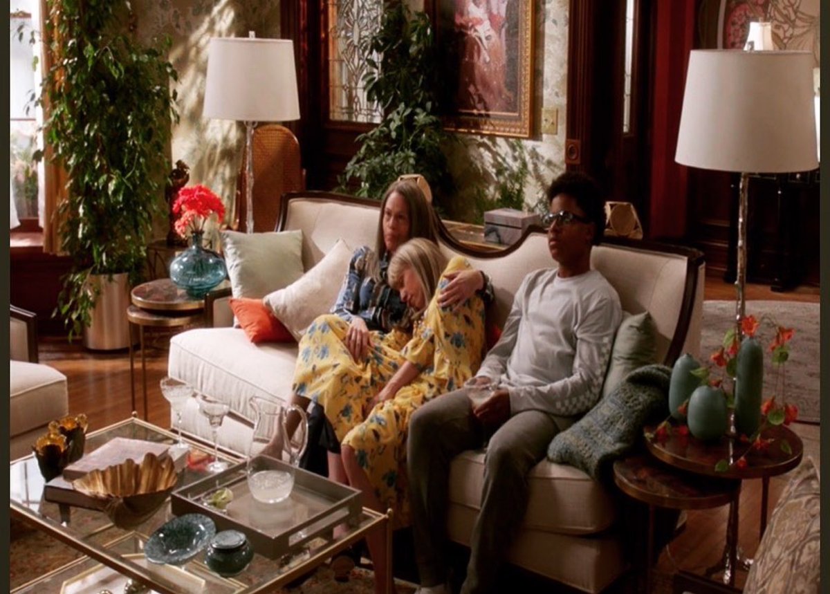 DavidHMandel's tweet photo. #Repost @kimwannop
・・・
Cathrine’s Brownstone... in the future. veep #productiondesigner #JimGloster gave the room an #ArtNouveau makeover and was re-decorated with beautiful vintage touches by David Smith. #happycathrine. #veep #veepfinale #fyc @veephbo @veepdesign https://t.co/b1iItm34pD