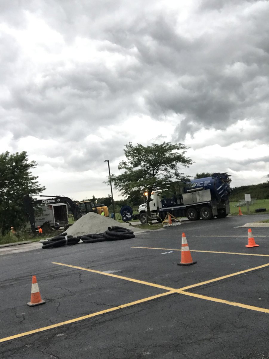 kevin_baffoe's tweet photo. Pond maintenance. Trying to beat the rain at Rich South. #RichInStudentScuccess @Richsouthhs @District227 https://t.co/vcIb7RQ09i