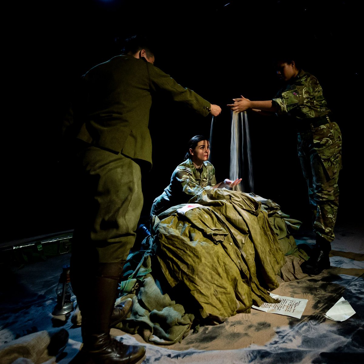 DeadEqual's tweet image. 5 PERFORMANCES LEFTAHHHHHHH 🙀
⭐⭐⭐⭐ @thelistmagazine edinburghfestival.list.co.uk/article/110879…
⭐⭐⭐⭐ @DIVAmagazine 
⭐⭐⭐⭐ @FringeFeminist 
HIGHLY RECCOMENDED SHOW @FringeReview 
GET DOWN TO @Summerhallery VENUE 210 7-8PM @ArmyatTheFringe #edfringe