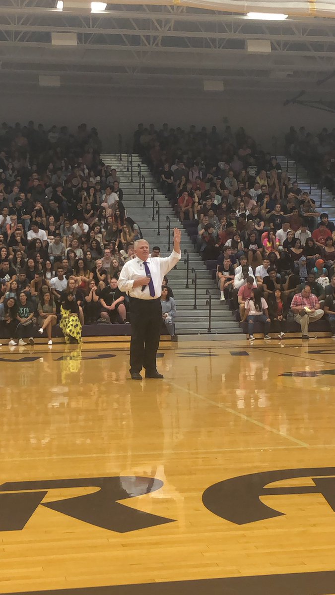 DrToniPalmer's tweet photo. It’s a historic event launching Grand Island Senior High Academies! Thank you you to our community, our business partners, and all stakeholders that made this happen! #begrand #gipsfirstdayeveryday https://t.co/3oXsSVYKoP