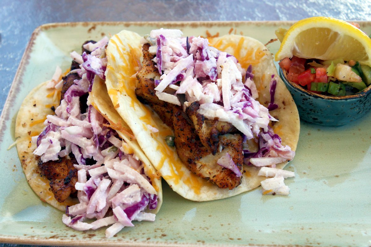 VisitBradenton's tweet photo. A1: Florida and freshly-caught seafood 🎣 go together like peanut butter and jelly… better yet, like fresh-caught grouper tacos 🌮 and house-made margaritas🍹! @GulfDriveCafe #WaterfrontRestaurant #FLTravelChat https://t.co/i8mnuq7qkD