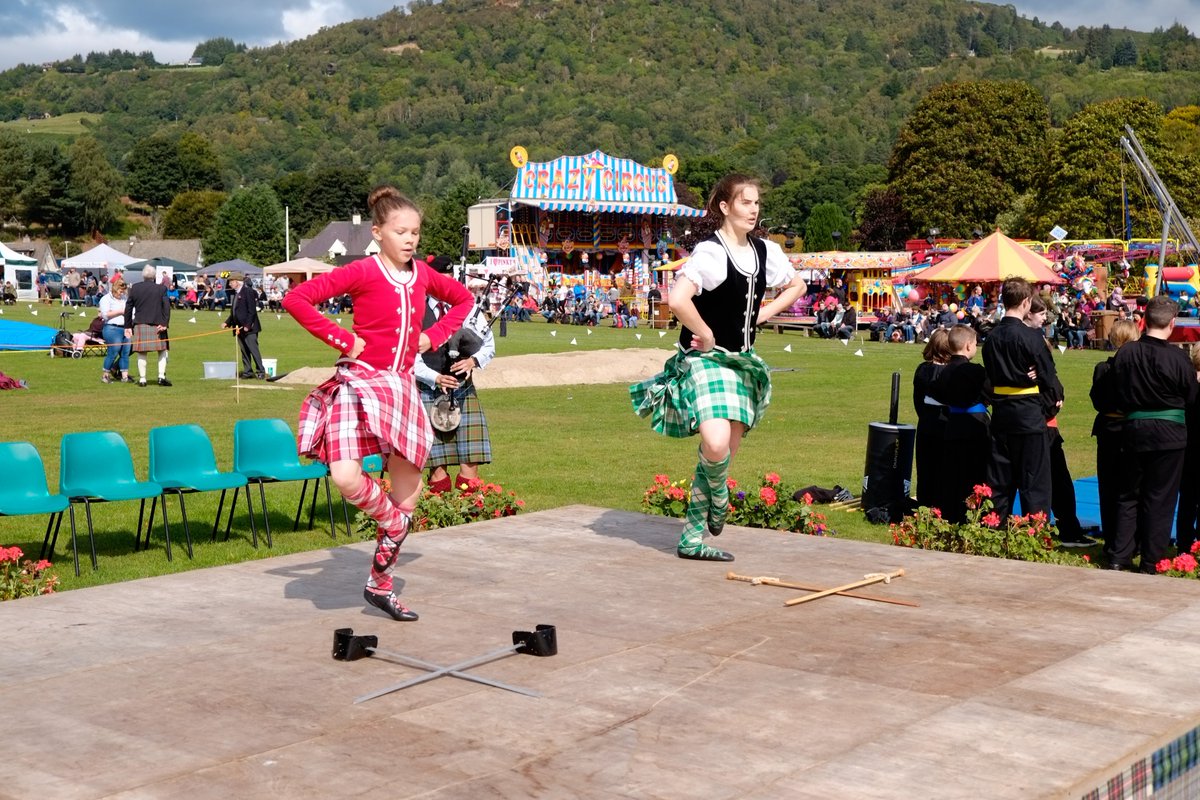 lochnessgames's tweet photo. The side shows have started to arrive, with our Mini Highland Games, fancy dress and pony rides, there's fun for all the family. #greatdayout #highlandgames https://t.co/qhiGJpyJX8