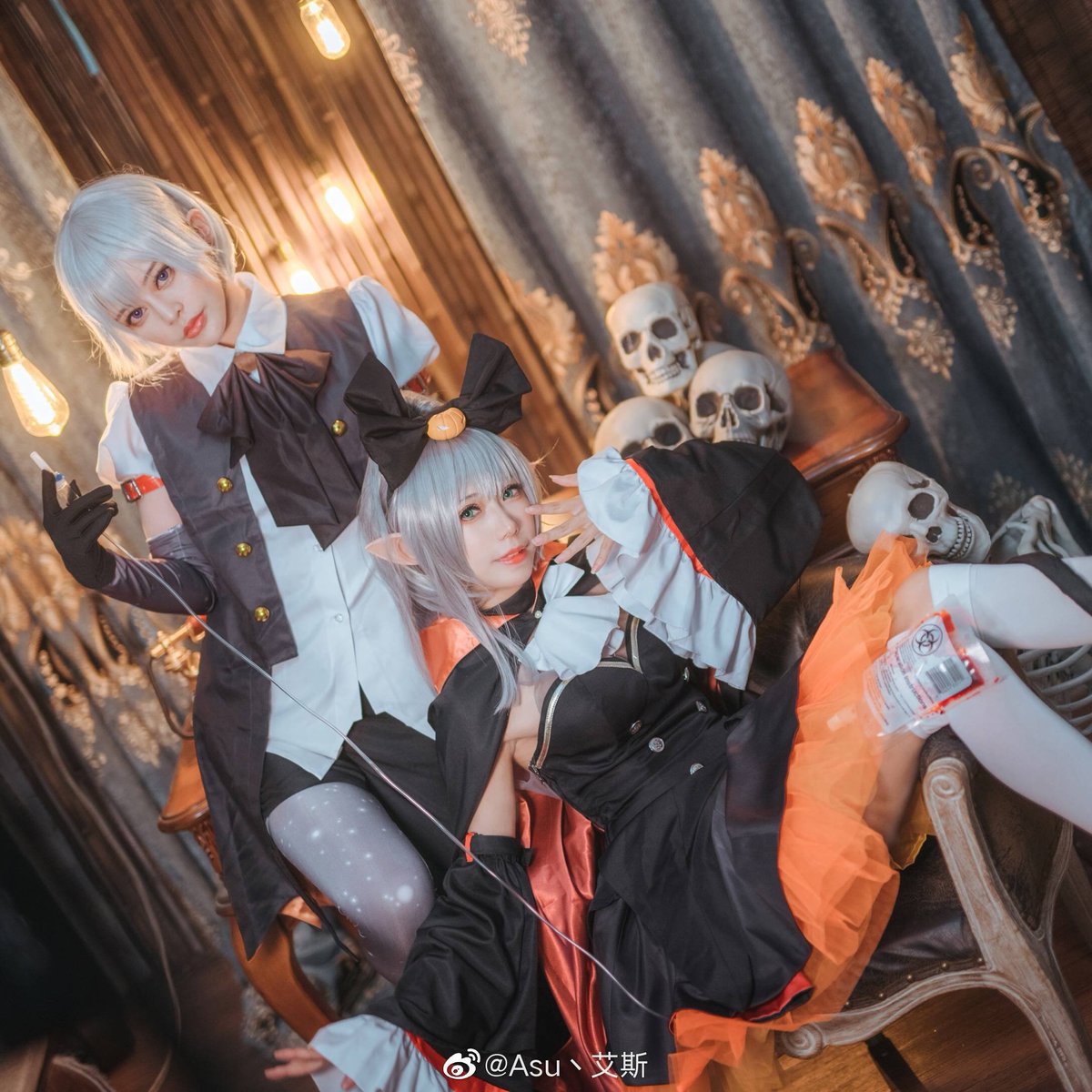 #洛天依 #洛天依 #言和 #COS #cos正片
👼🏻车专+关 抽2个小伙伴，分别送洛天依or言和万圣节C服
“言和和，我饿了~~~”           
     “古堡里最后一包血浆，给你~ 你怎么不自己去找吃的？”             
   “我不会鸭，嘻嘻~”             
 “那以后就拿西瓜汁对付着吧~”  
  👼🏻—🧛🏻‍♀️
<a href="/asu_memoace/">Asu丶艾斯🐱</a>