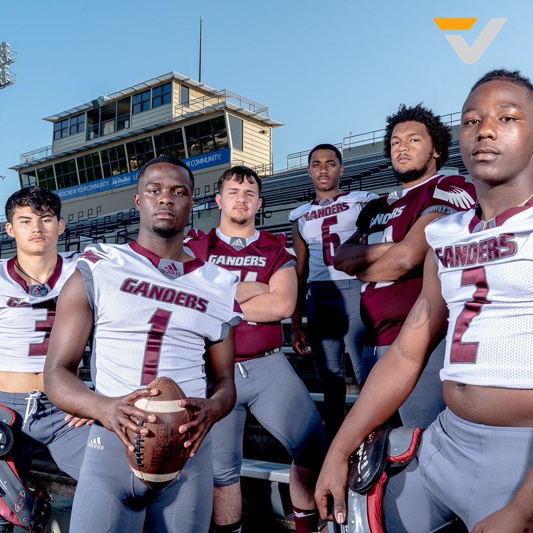 vypehouston's tweet photo. ⭐️Stars aligning for Baytown Lee⭐️

"We took a big step in the right direction last year and if we can do it again with more experienced players, we will be in the conversation for a playoff spot," Coach Finn said.

#txhsfb (@GCCISD @1jenea)

ARTICLE:https://t.co/RatfkJUZlr https://t.co/qPRAHev9jH