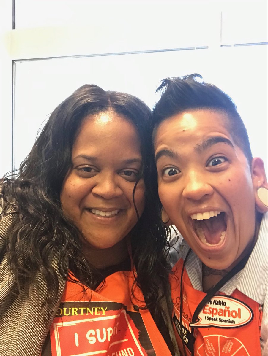 prolencia's tweet photo. This just happened, ⁦@TeamDepotNoDiv⁩ I met this Team Depot/ Foundation  superstar! #dreamboat  #LifeGoals https://t.co/3xEWZmh3Mf