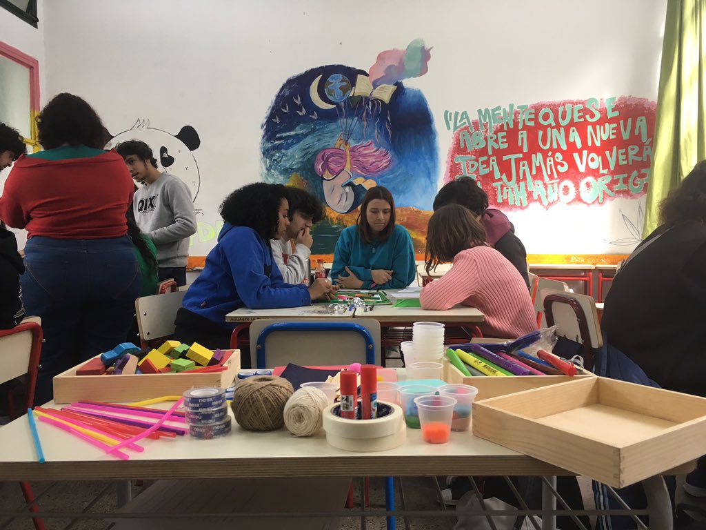 En el marco del 5to Encuentro de #CiudadesInteligentes, que se llevará a cabo el 30 de agosto, estamos realizando unos talleres con adolescentes y jóvenes de los diferentes municipios sobre la incorporación de tecnología en los espacios públicos de la ciudad.