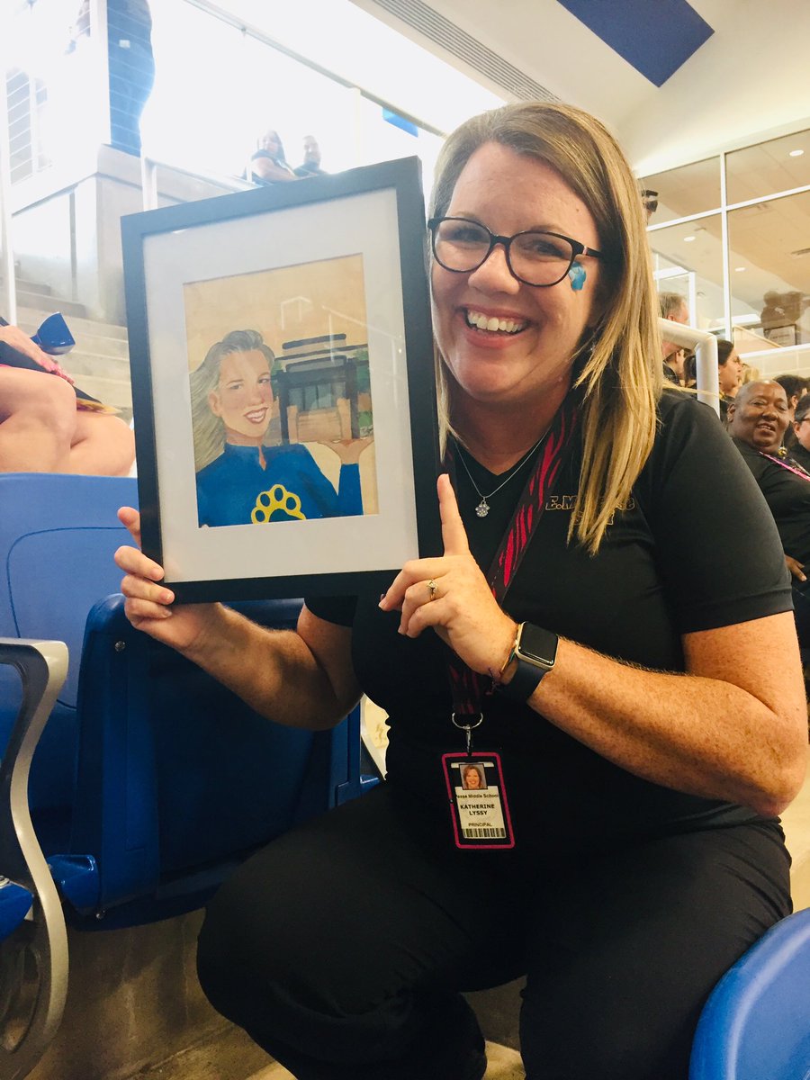 candrade1023's tweet photo. Convocation 2019-2020! 💙💛#peaselegends #nisdlegends @nisd @NISDFineArts https://t.co/msU6JEZJZh
