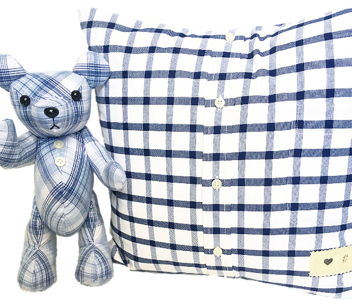 memories_mama's tweet image. Send in your most cherished clothing and watch them transform into a teddy, pillow, ornament, and keychain! New bundles now available. 

#memorybear #memorypillow #memoryheart #memorykeychain #teddybear #ornament #keychain  #christmasgift #birthdaygift #giftidea #memorialgift