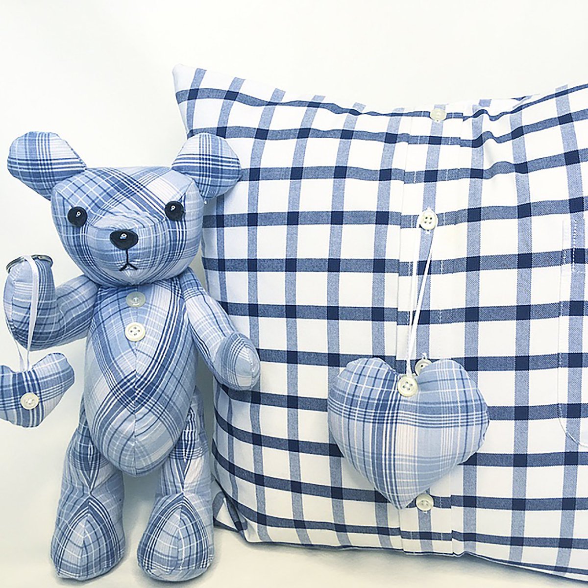 memories_mama's tweet image. Send in your most cherished clothing and watch them transform into a teddy, pillow, ornament, and keychain! New bundles now available. 

#memorybear #memorypillow #memoryheart #memorykeychain #teddybear #ornament #keychain  #christmasgift #birthdaygift #giftidea #memorialgift