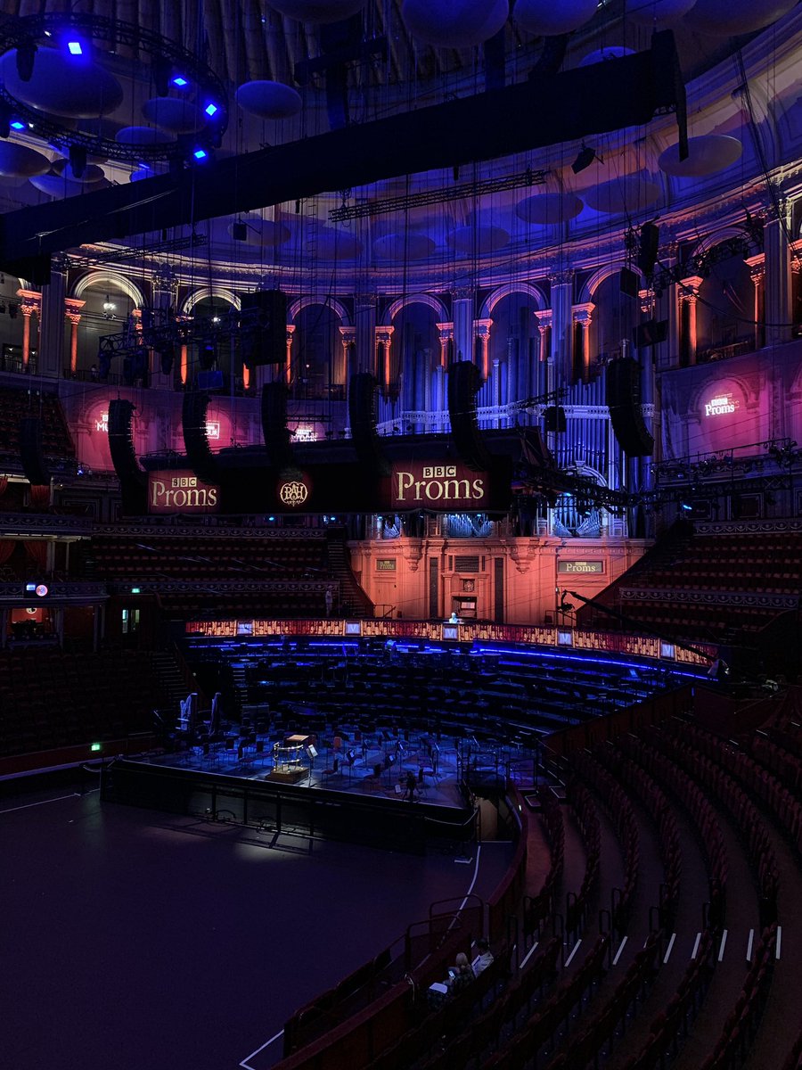 twitti100's tweet photo. So happy to be at @RoyalAlbertHall for @bbcproms tonight! #Prom44
3 x toi to all of you!
@GeraldFinley @londonsymphony @SirSimonRattle @LSChorus @Orfeo_Catala @Corjove https://t.co/q3acxuQ1v0