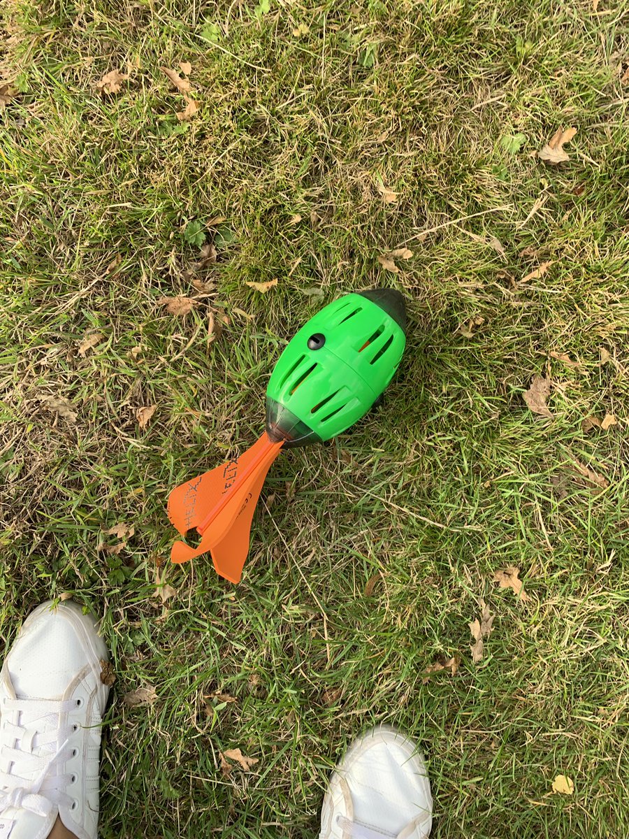 janekent80's tweet photo. While 1 #miniAHP was being active at aerial hoop me and the youngest #miniAHP killed time in the park with the power shot #AHPsActive #familytime #qualitytime https://t.co/jH5SEIJd3Z