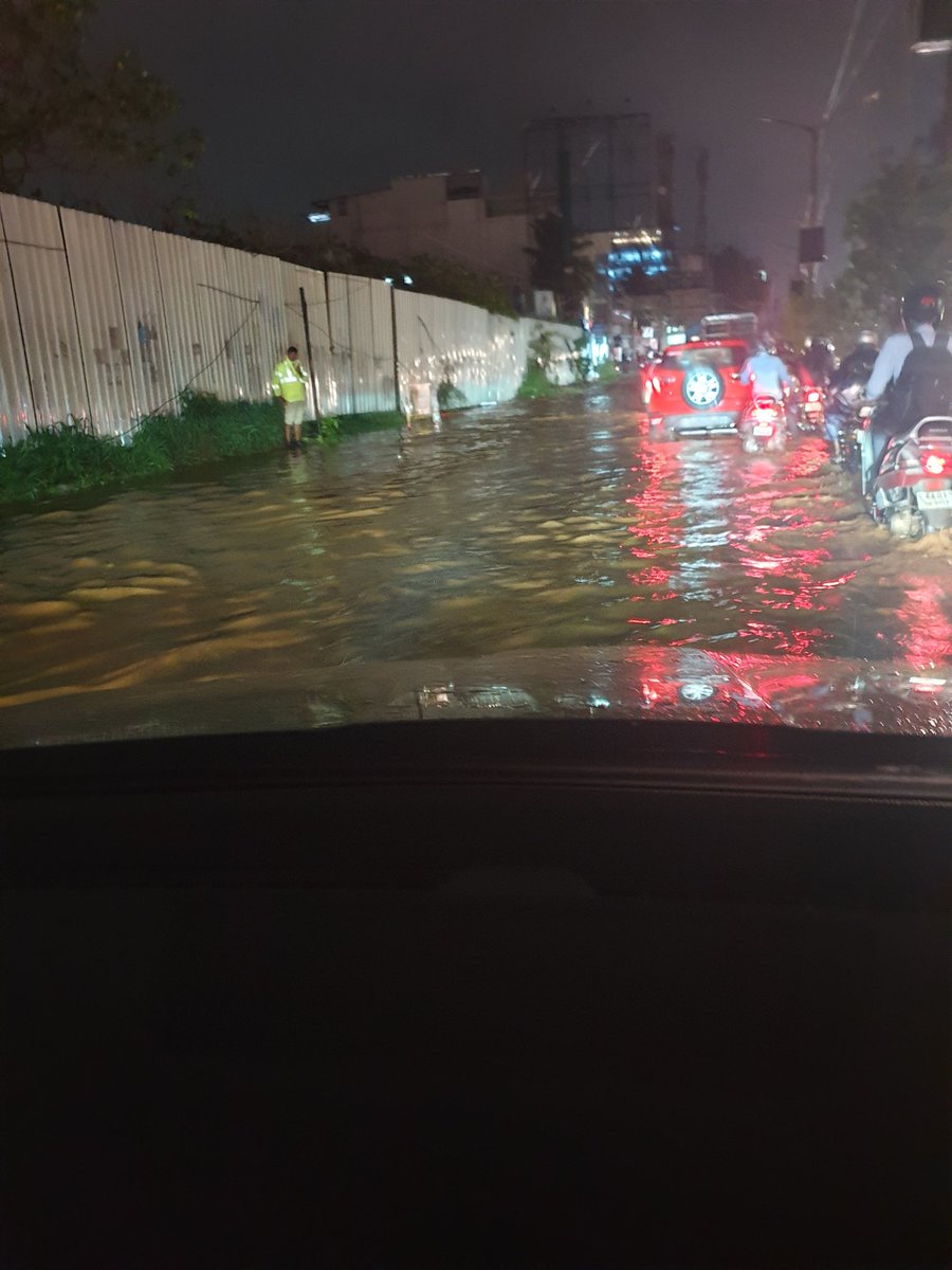 rajneesh179's tweet photo. Dear BBMP please please fix the https://t.co/LENkyhGkpR from Sarjapur junction, Harlur road,Shubh Enclave. @BBMPCOMM @bbmpcommr @BBMP_MAYOR https://t.co/3Tg11vRnfD