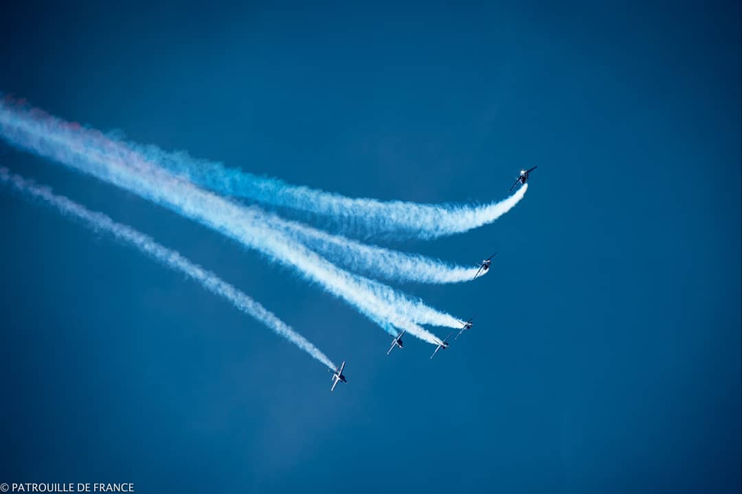 PAFofficiel's tweet photo. Nous vous donnons déjà rendez-vous : 
📌 Passage pour l'ouverture des Championnats du monde de Voltige à Châteauroux demain, 
📌 le 24 août à Perros-Guirec, 
📌 le 25 pour le Meeting Aérien International de la Somme - Hauts de France à Albert.
 #patrouilledefrance #WAC2019  #FFA https://t.co/DDVfBL6BhA