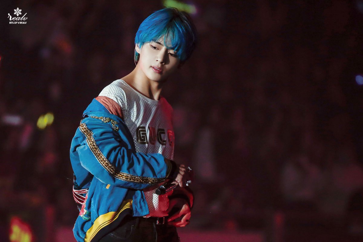 REALV1230's tweet photo. 190320 LYS 홍콩  고화질 

파머, 재낀자켓, 목선, 표정 퍼풱 

#뷔 #V #taehyung #태형 #김태형 #태태  #방탄소년단 #BTS⁠ ⁠ #防弾少年団   
@BTS_twt https://t.co/qLxG2YfxmV