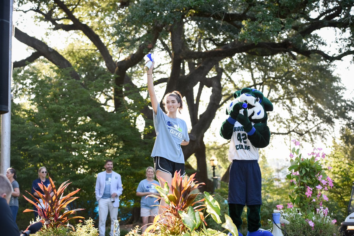 GeorgiaCollege's tweet photo. First weekend in college? βοΈ
Making new friends? βοΈ
Successful Weekend of Welcome? βοΈ
#georgiacollege #weekendofwelcome #gcsu23 https://t.co/dICL9KhoCb