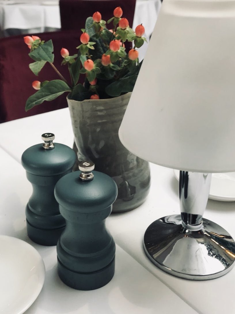 VilladiGeggiano's tweet image. ‘Sale E Pepe’ - love our new Tuscan Olive grinders, thank you @dilaras_dinnerware 🧂 

#saleepepe #tuscanstyle #olivegreen #villadigeggiano #terrace #alfresco #alfrescodining #letsgooutside #italianrestaurant #italianfood #italianstyle #tuscanterrace