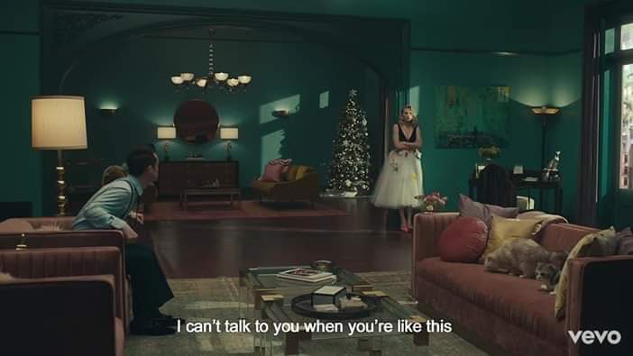 Whosmaranyway_'s tweet photo. La escena del argumento francés de #MEVideo es realmente un asunto importante en esta era, como se ha dicho antes @taylorswift13 siempre nos da referencias y más en este álbum. #Lover @taylornation13 https://t.co/wEj4SrIsVj