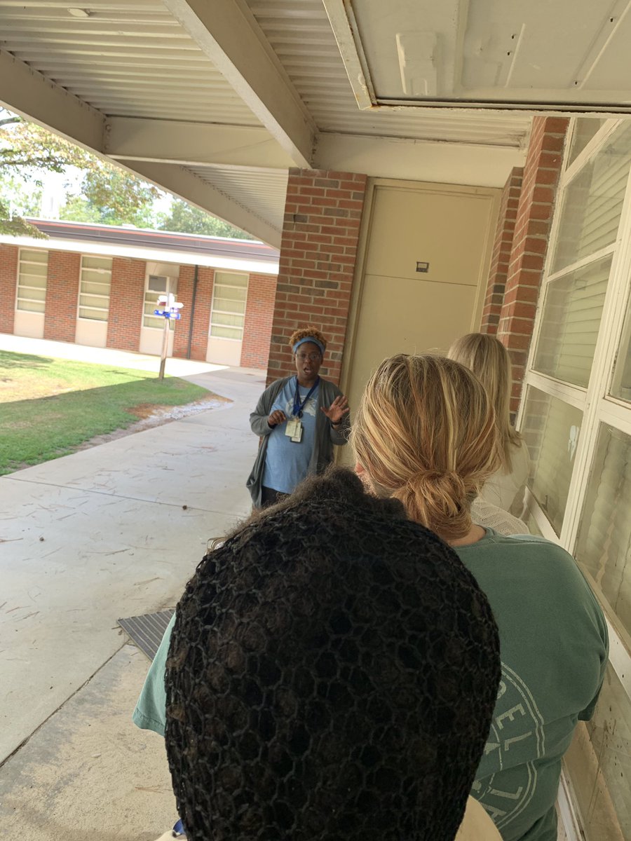 IDMSBlueJays's tweet photo. The best way to prepare to greet students on day one is to PRACTICE! #bluejaysrock @CumberlandCoSch #GetBetterFaster https://t.co/vhn3EDCaAR