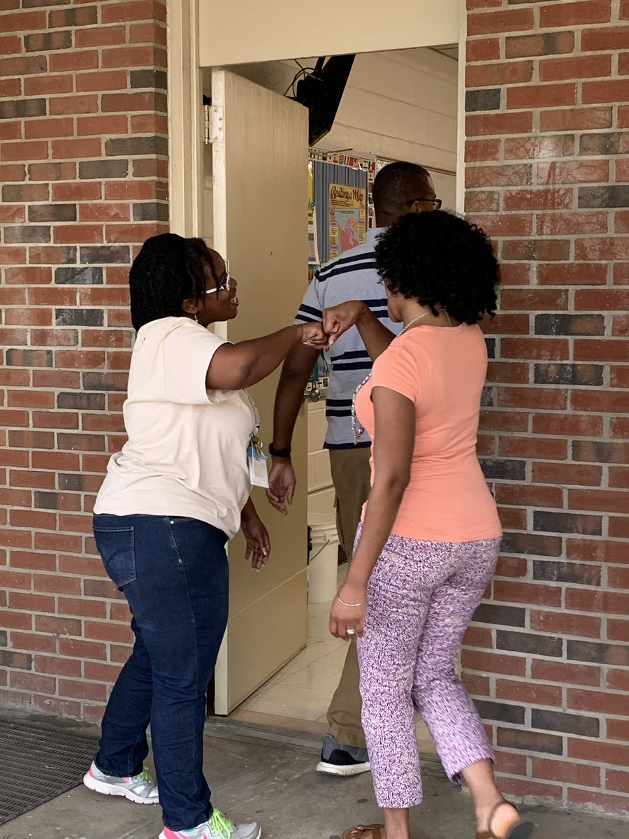 IDMSBlueJays's tweet photo. The best way to prepare to greet students on day one is to PRACTICE! #bluejaysrock @CumberlandCoSch #GetBetterFaster https://t.co/vhn3EDCaAR