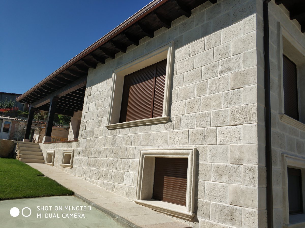 arquepre's tweet photo. Otra obra acabada y cliente satisfecho. Placado y recerco mod. Castilla y porche y aleros imitacion a madera. https://t.co/Jq3qlcKVoY