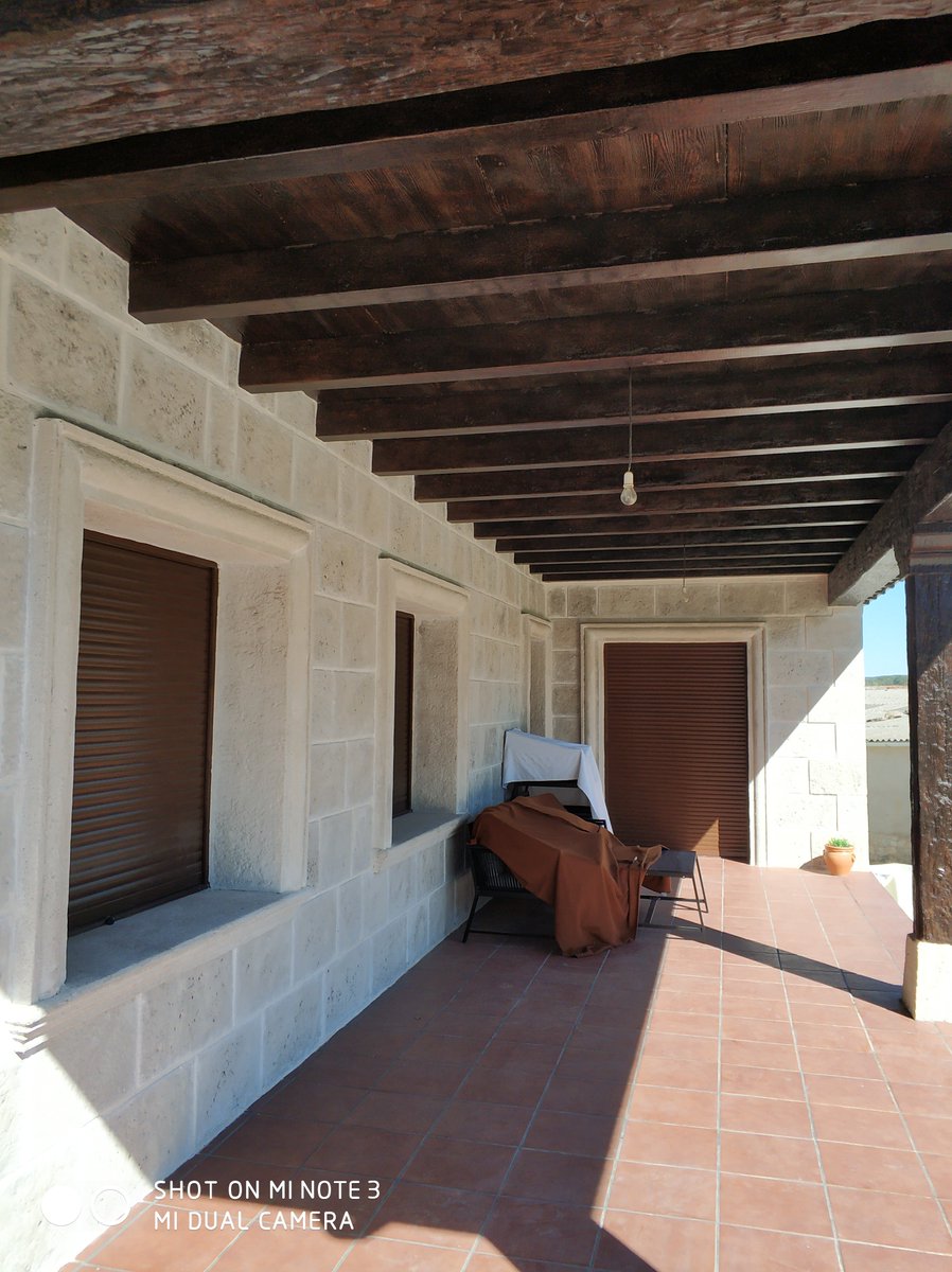 arquepre's tweet photo. Otra obra acabada y cliente satisfecho. Placado y recerco mod. Castilla y porche y aleros imitacion a madera. https://t.co/Jq3qlcKVoY